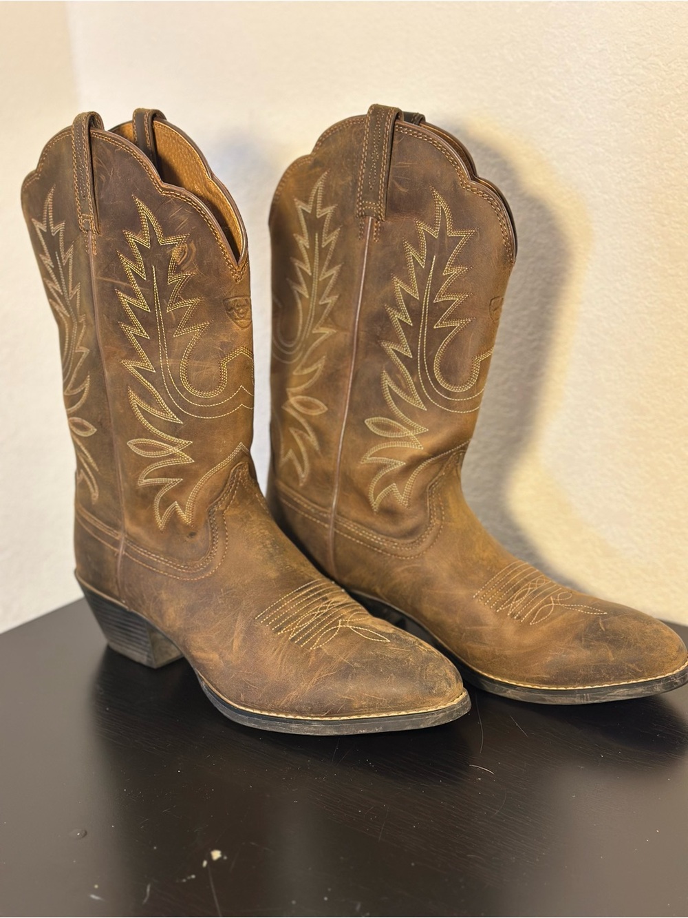 8B Men or 10 B Woman Real Leather NEW ARIAT CLASSIC BOOT! Like new